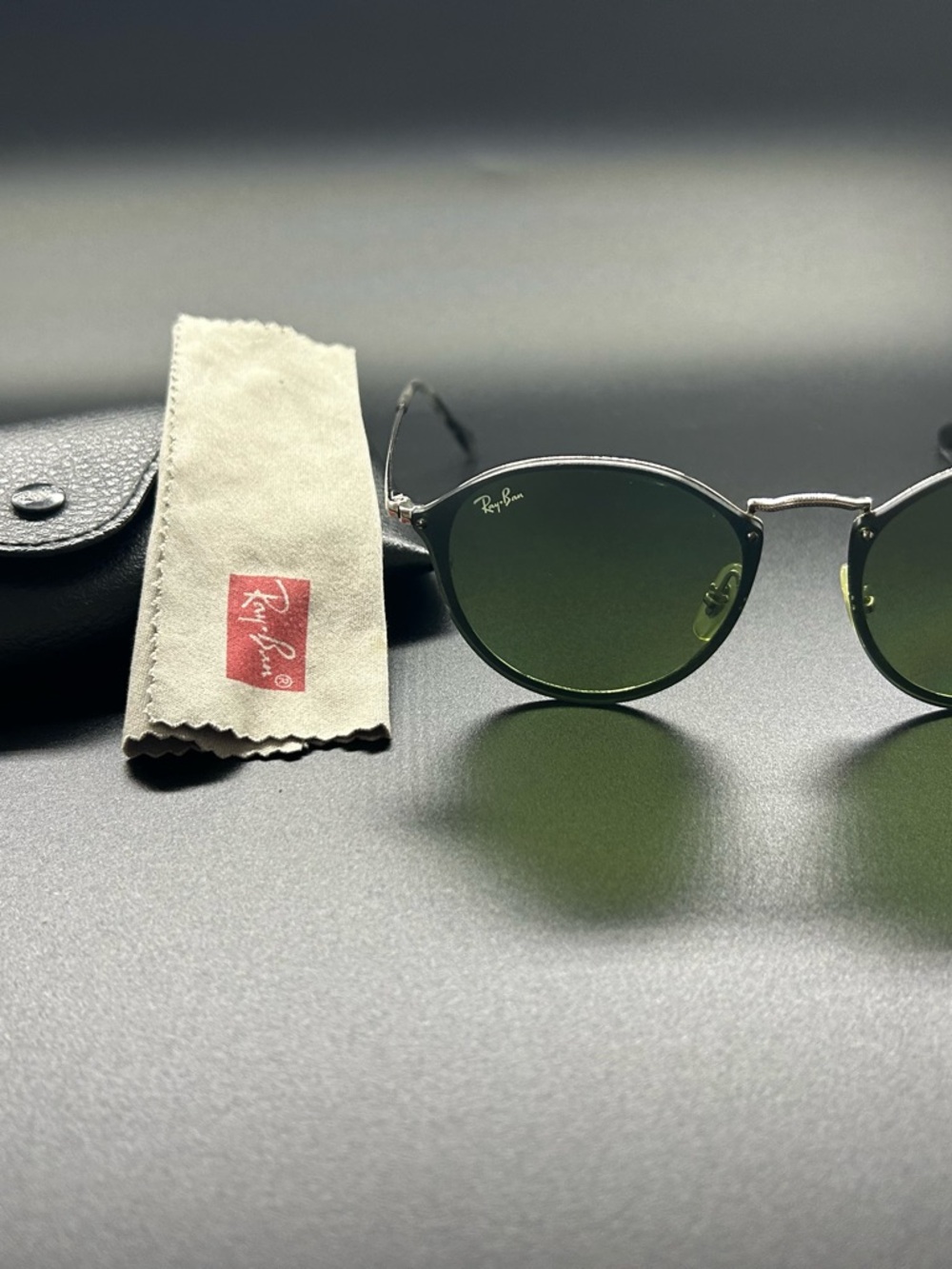 Ray-Ban Women's Round Metal Sunglasses - Green Lenses, Silver Framer - Picture 8 of 8